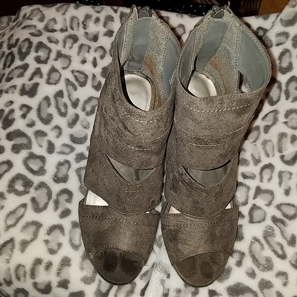 Shoes - Picture 2 of 2